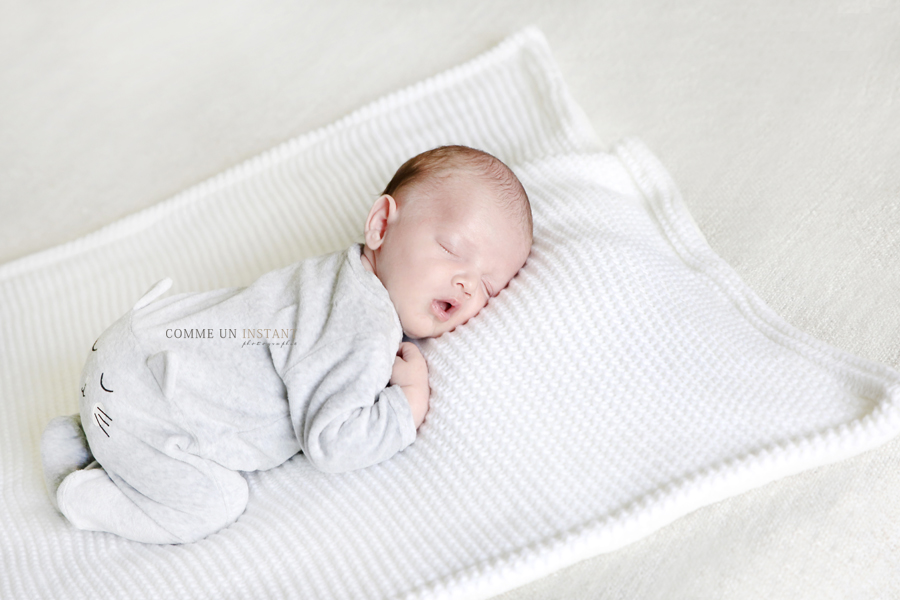 shooting à domicile bébés - reportage photographe nouveau né en train de dormir - bébé en train de dormir - photographe bébé - nouveau né studio - bébé studio - nouveau né